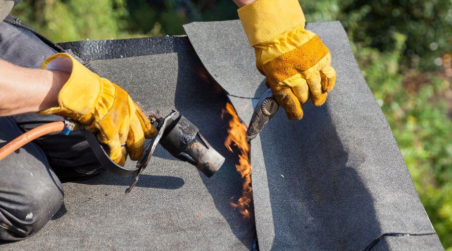 Professional gutter cleaning in Crownsville, MD